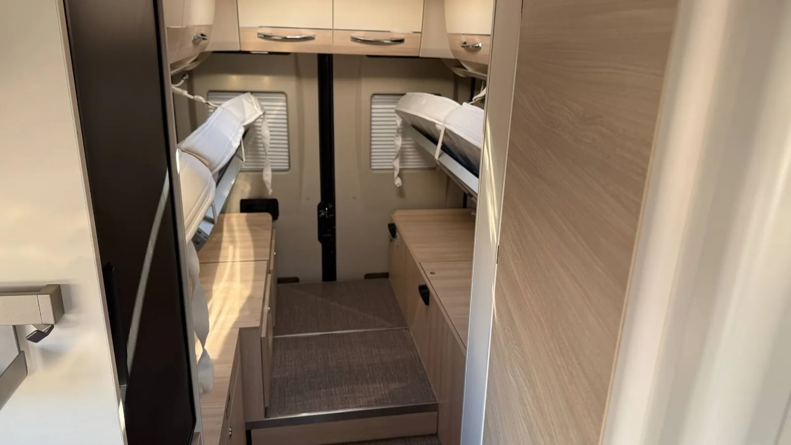 Euramobil V 635 EB PRESTIGE BIKE LITHIUMAC AC SChnitzer TOP – fotka 71 z 71